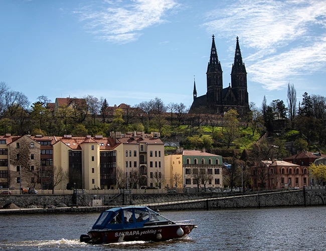 Do centra, na Vyšehrad, nebo z Prahy ven